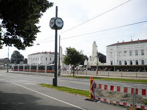 Zentralfriedhof, Tor 2